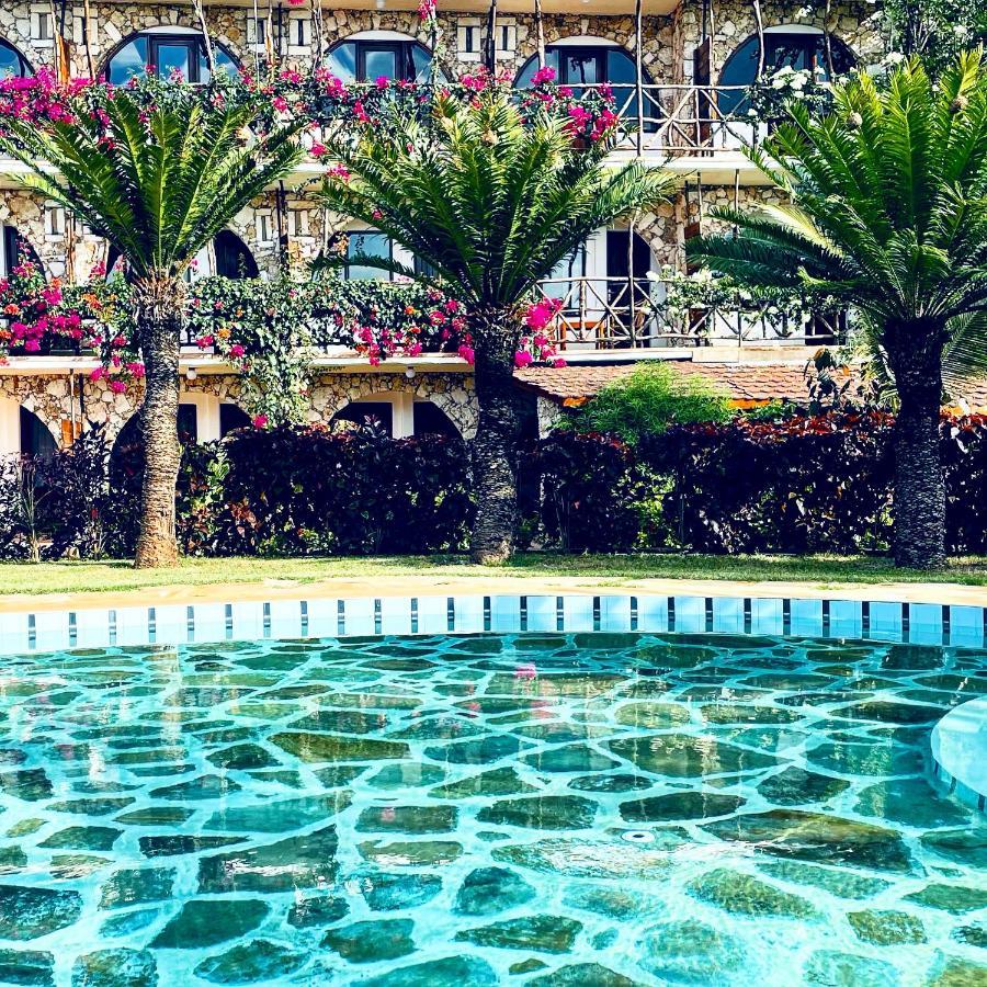 Palumboreef Beach Resort Уроа Екстериор снимка