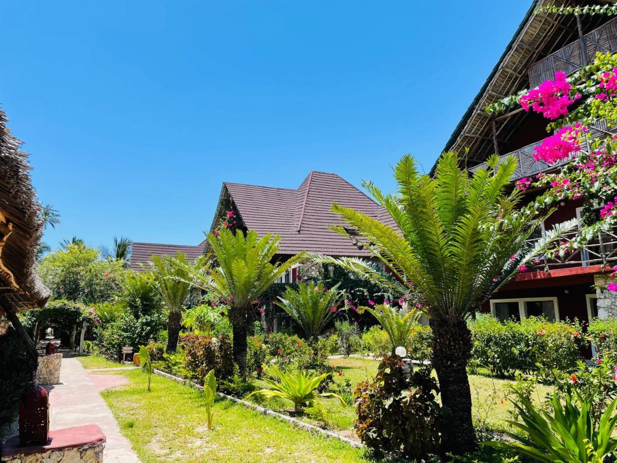 Palumboreef Beach Resort Уроа Екстериор снимка