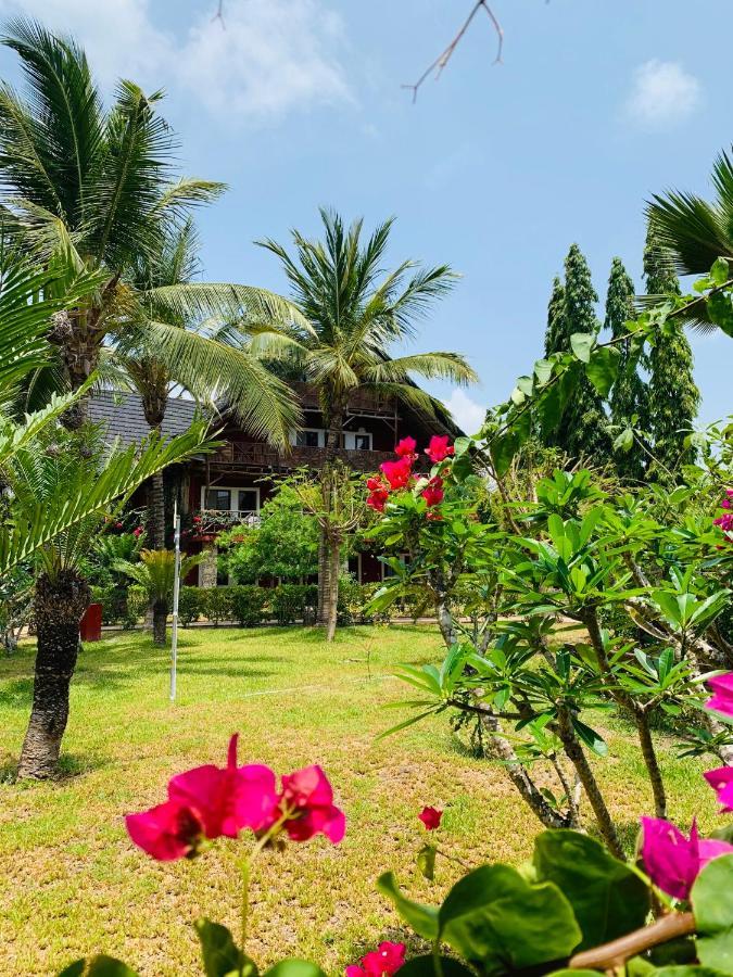 Palumboreef Beach Resort Уроа Екстериор снимка