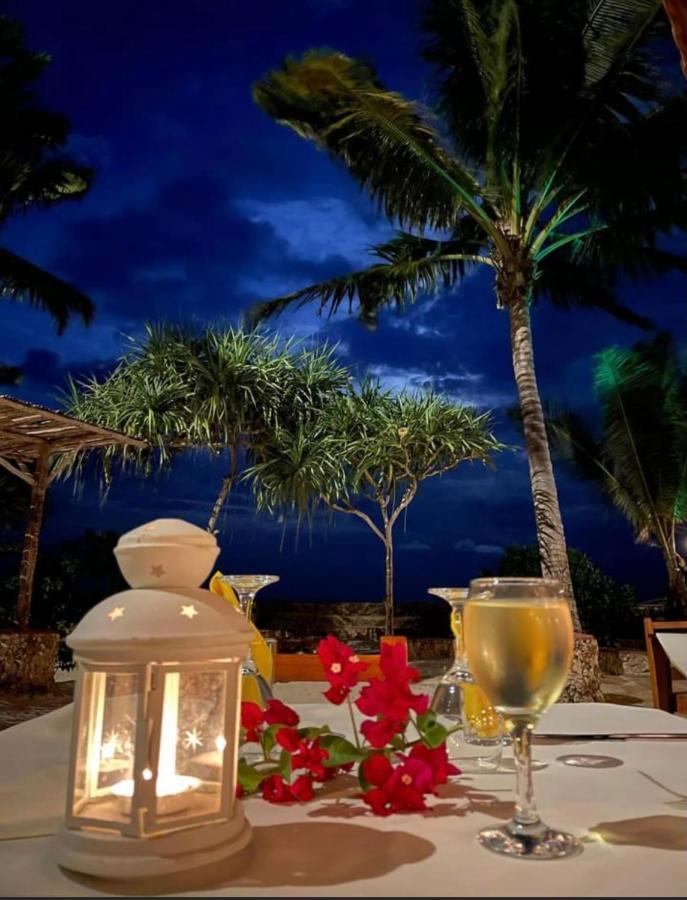 Palumboreef Beach Resort Уроа Екстериор снимка