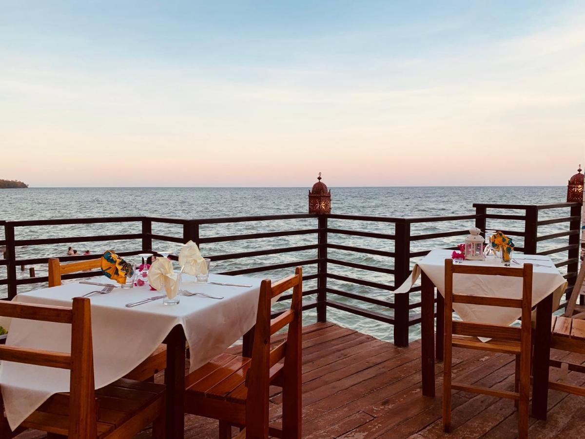 Palumboreef Beach Resort Уроа Екстериор снимка