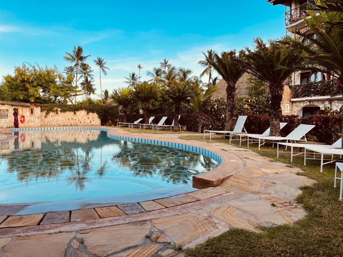 Palumboreef Beach Resort Уроа Екстериор снимка