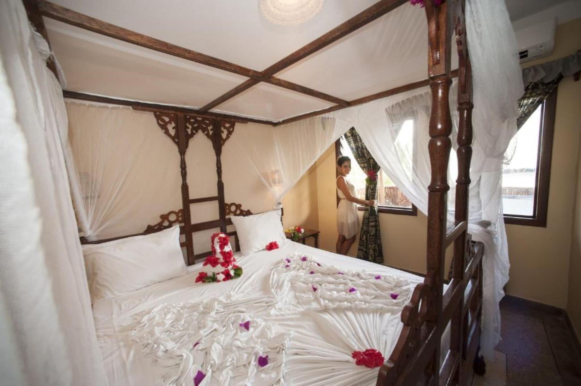 Palumboreef Beach Resort Уроа Екстериор снимка