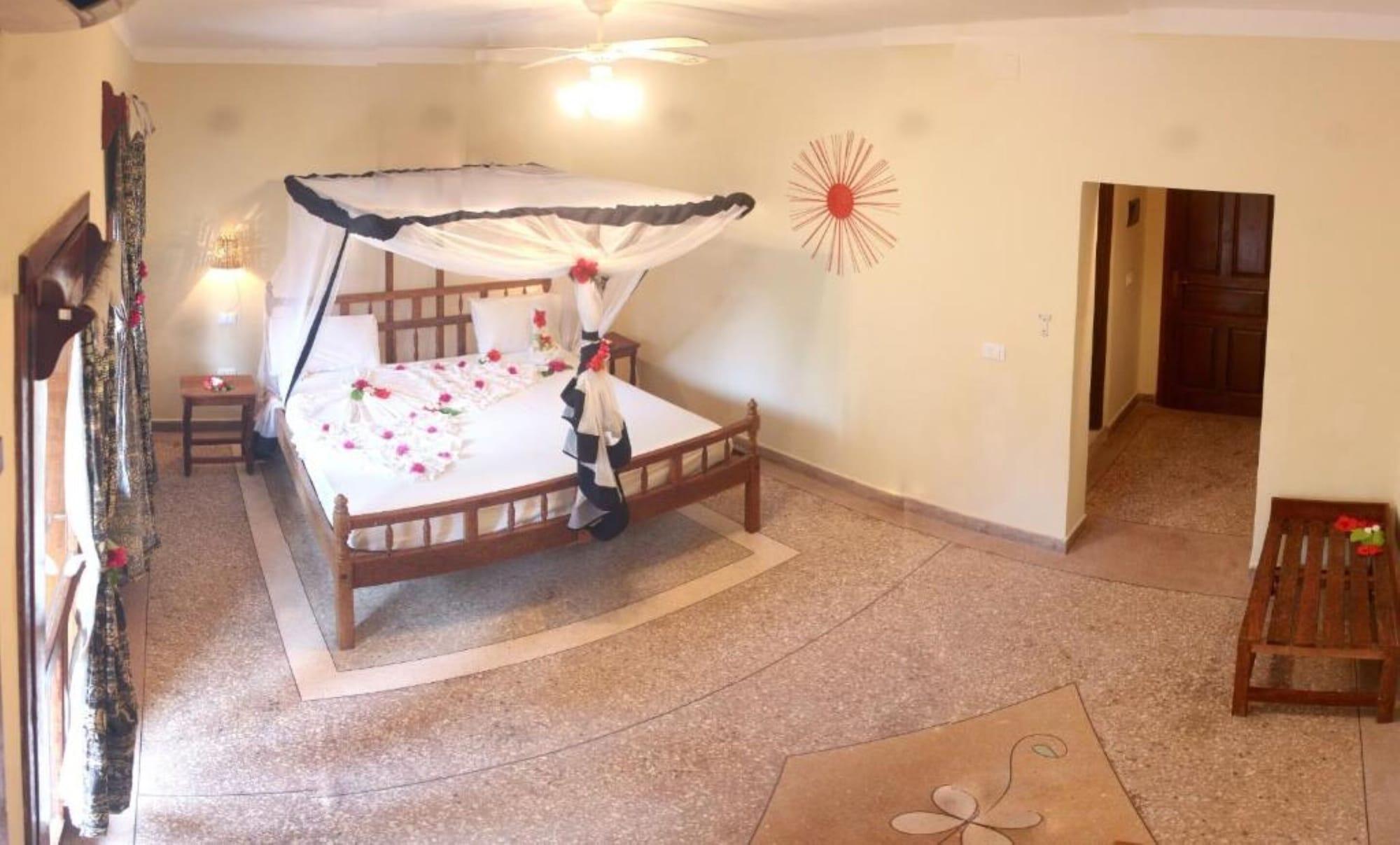 Palumboreef Beach Resort Уроа Екстериор снимка