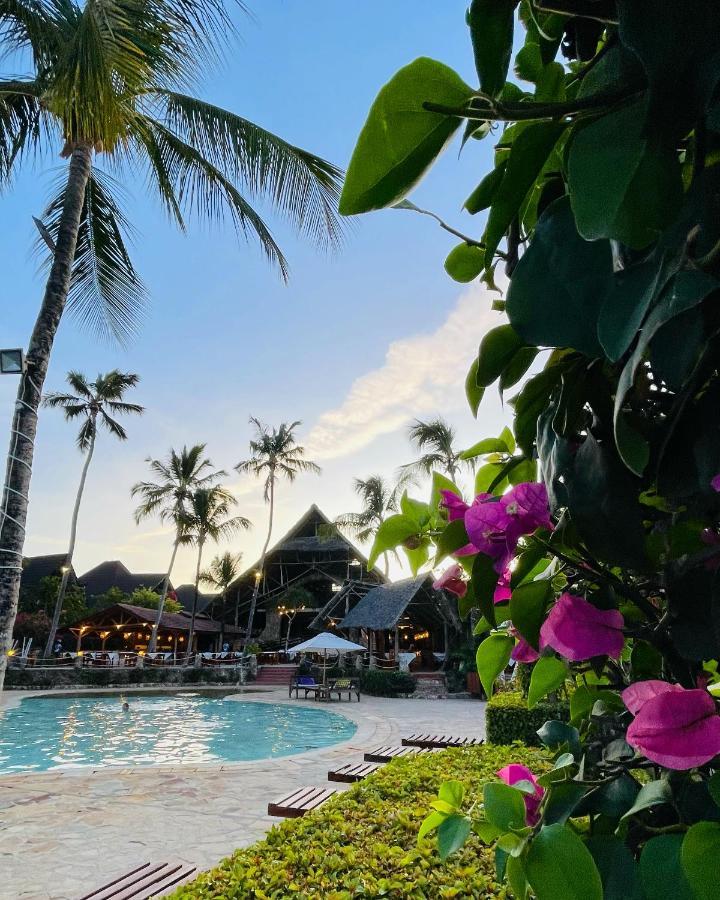 Palumboreef Beach Resort Уроа Екстериор снимка