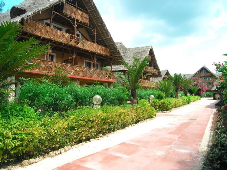 Palumboreef Beach Resort Уроа Екстериор снимка
